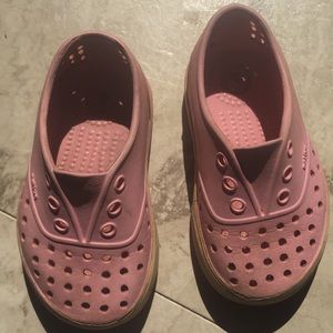 Size 7 toddler Natives
